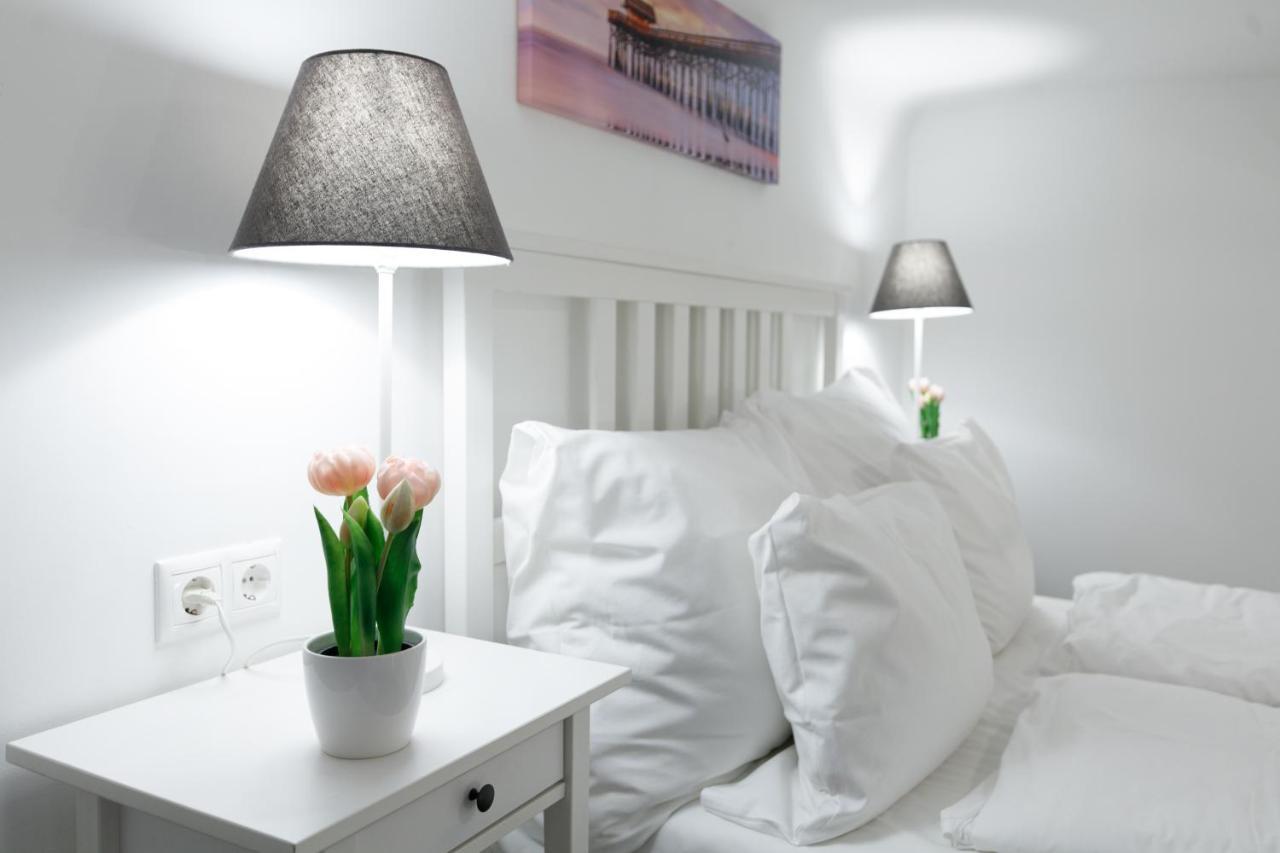 Sleek Minimalist Studio At Inner City Budapest Luaran gambar