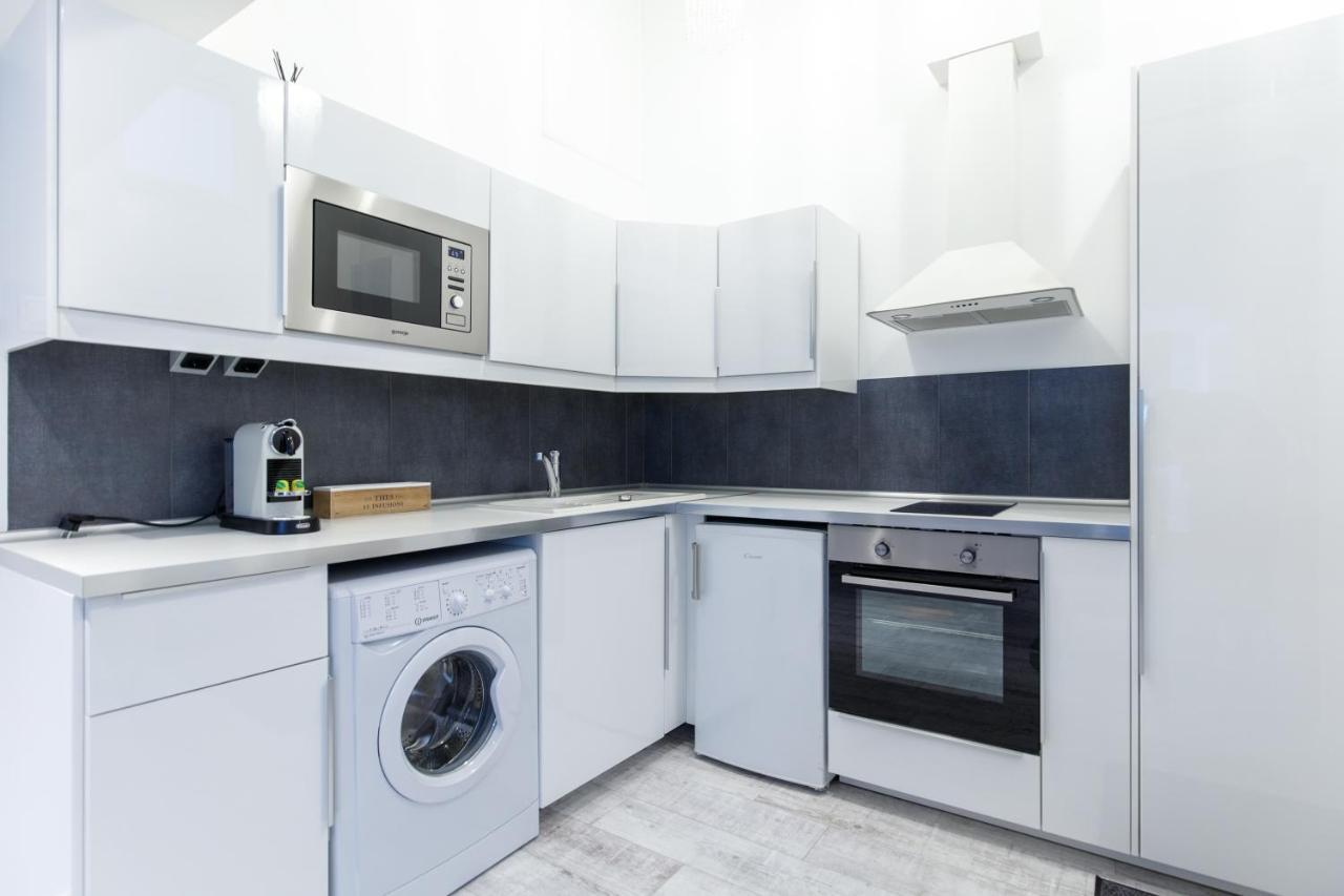 Sleek Minimalist Studio At Inner City Budapest Luaran gambar