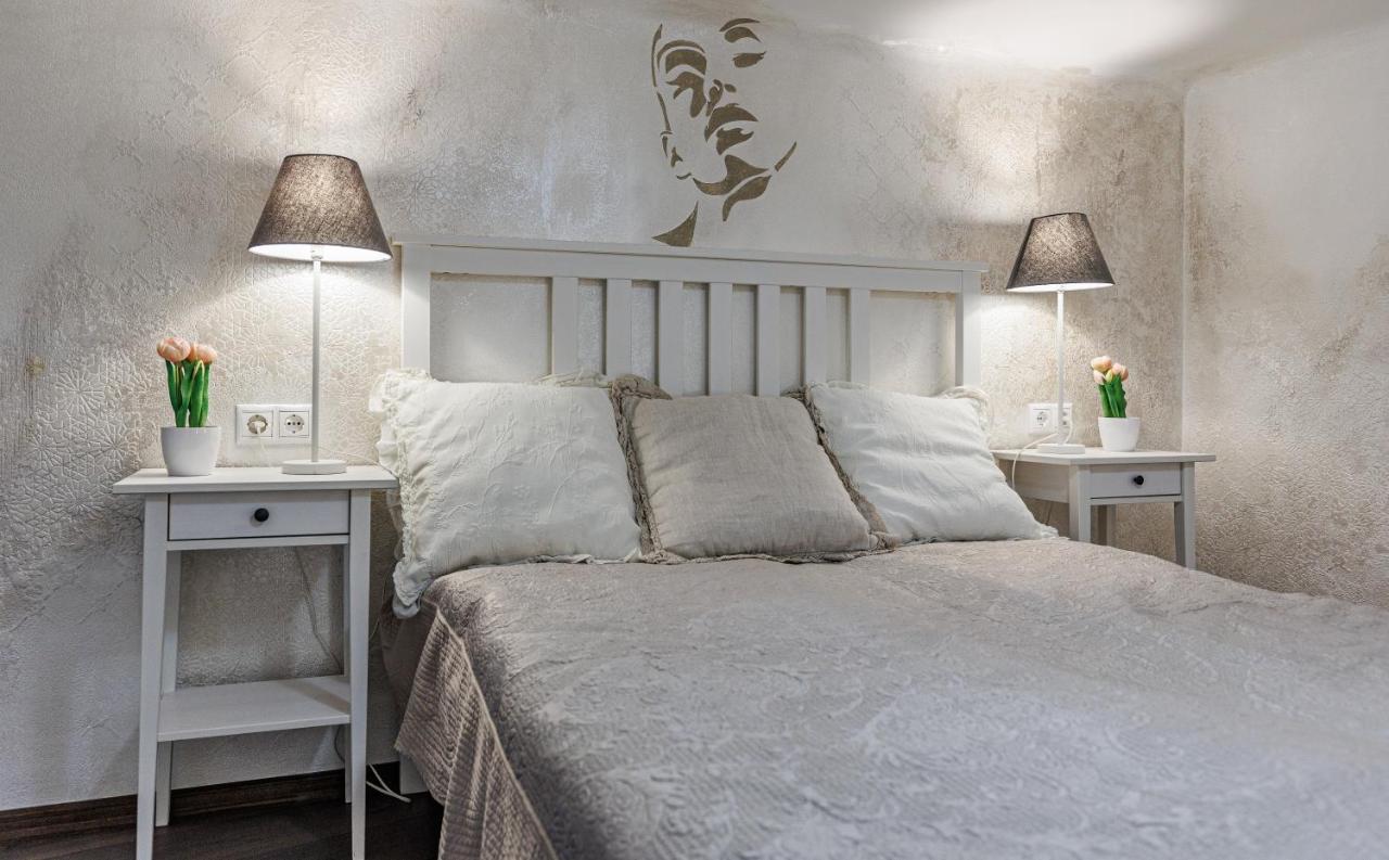 Sleek Minimalist Studio At Inner City Budapest Luaran gambar