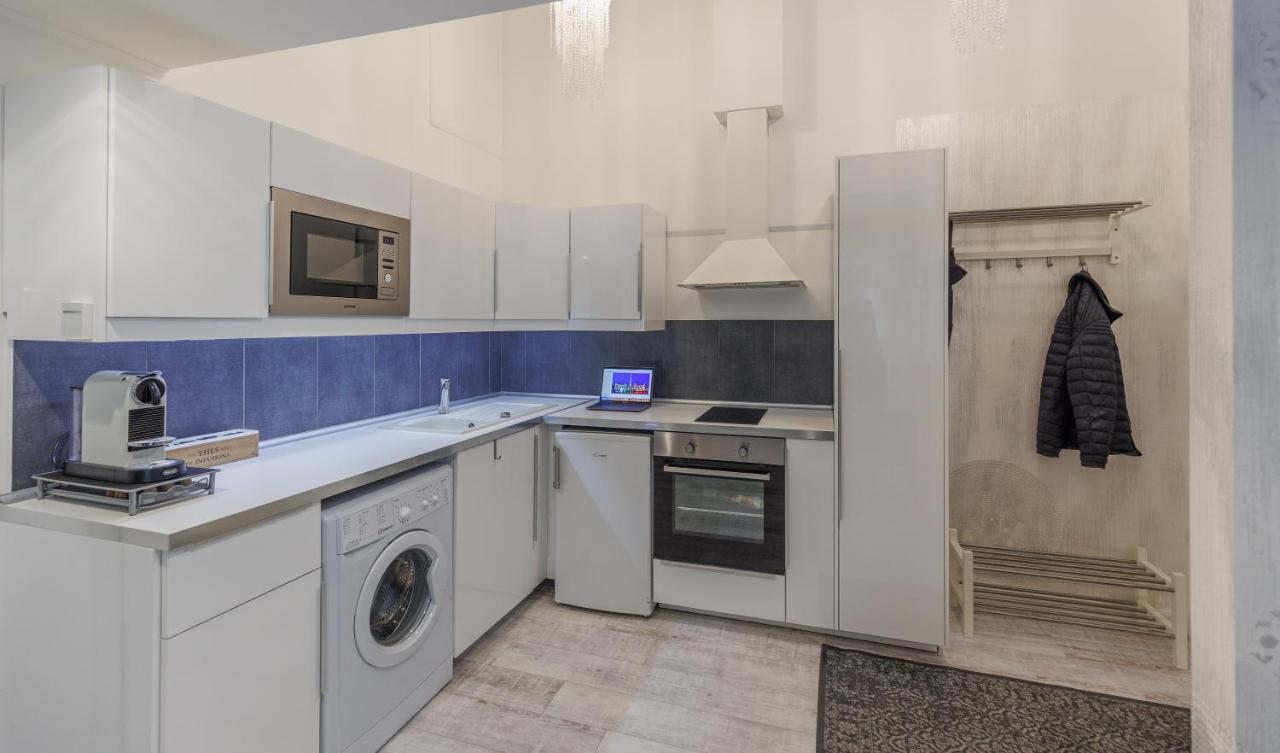Sleek Minimalist Studio At Inner City Budapest Luaran gambar