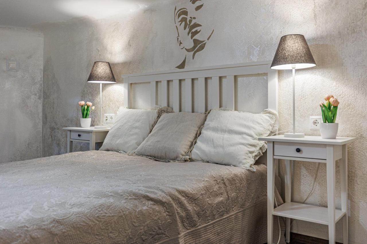 Sleek Minimalist Studio At Inner City Budapest Luaran gambar