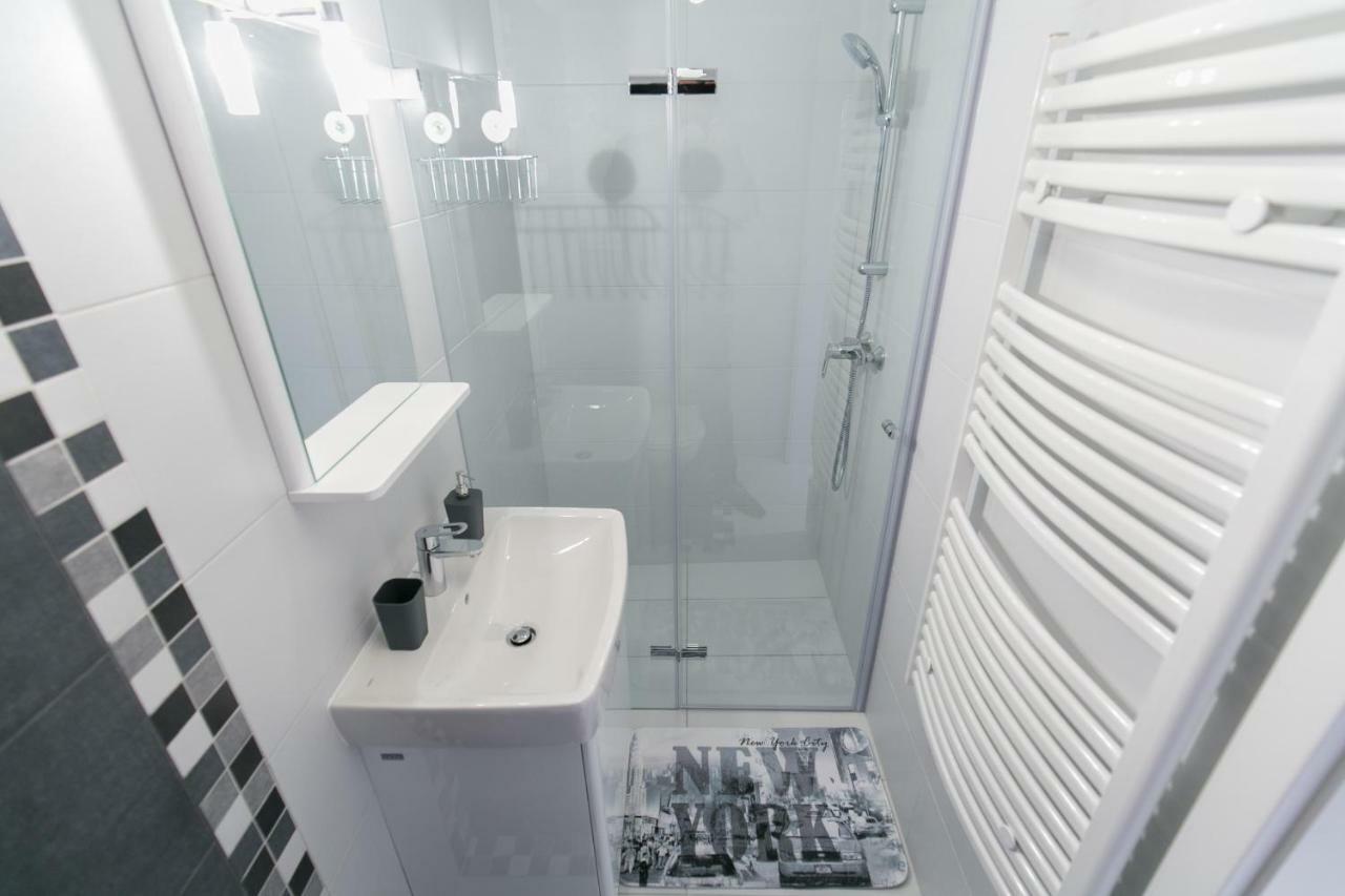 Sleek Minimalist Studio At Inner City Budapest Luaran gambar