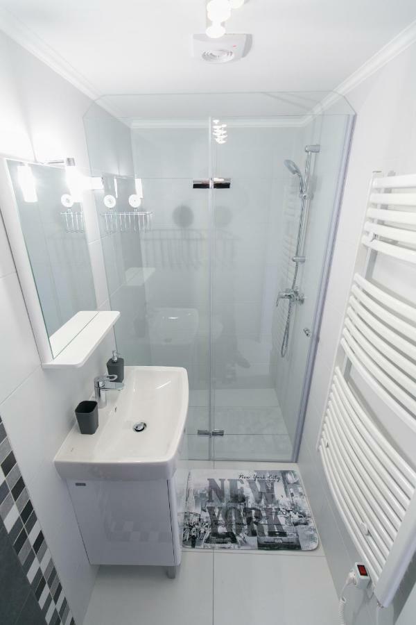 Sleek Minimalist Studio At Inner City Budapest Luaran gambar